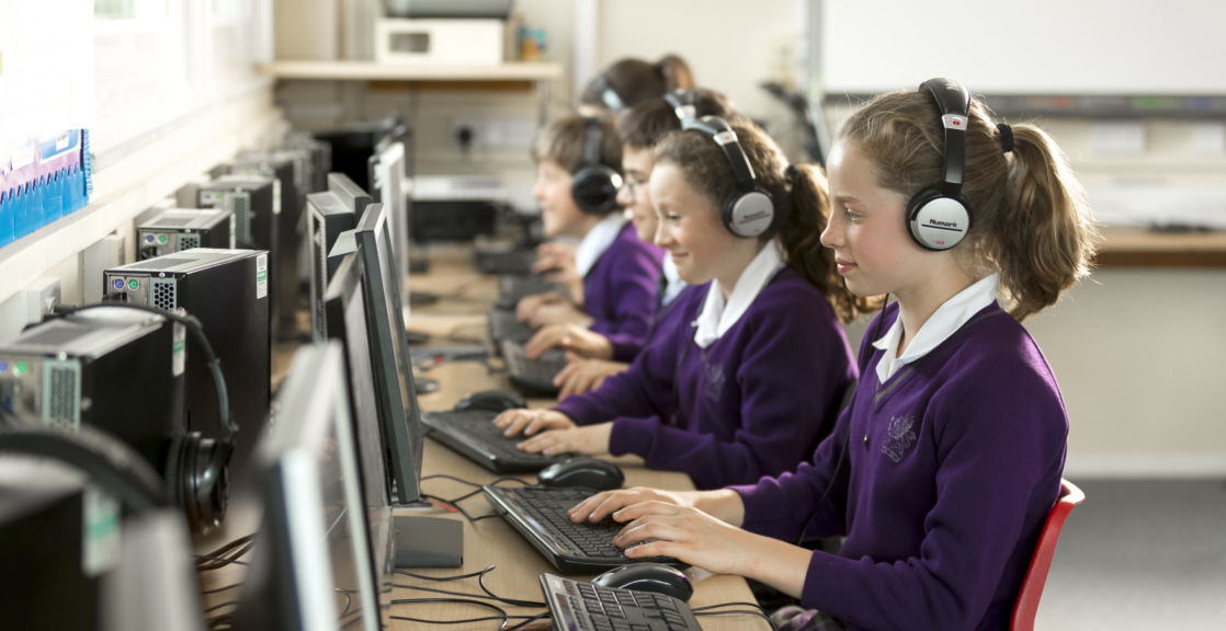wycliffe pupils in the computer lab